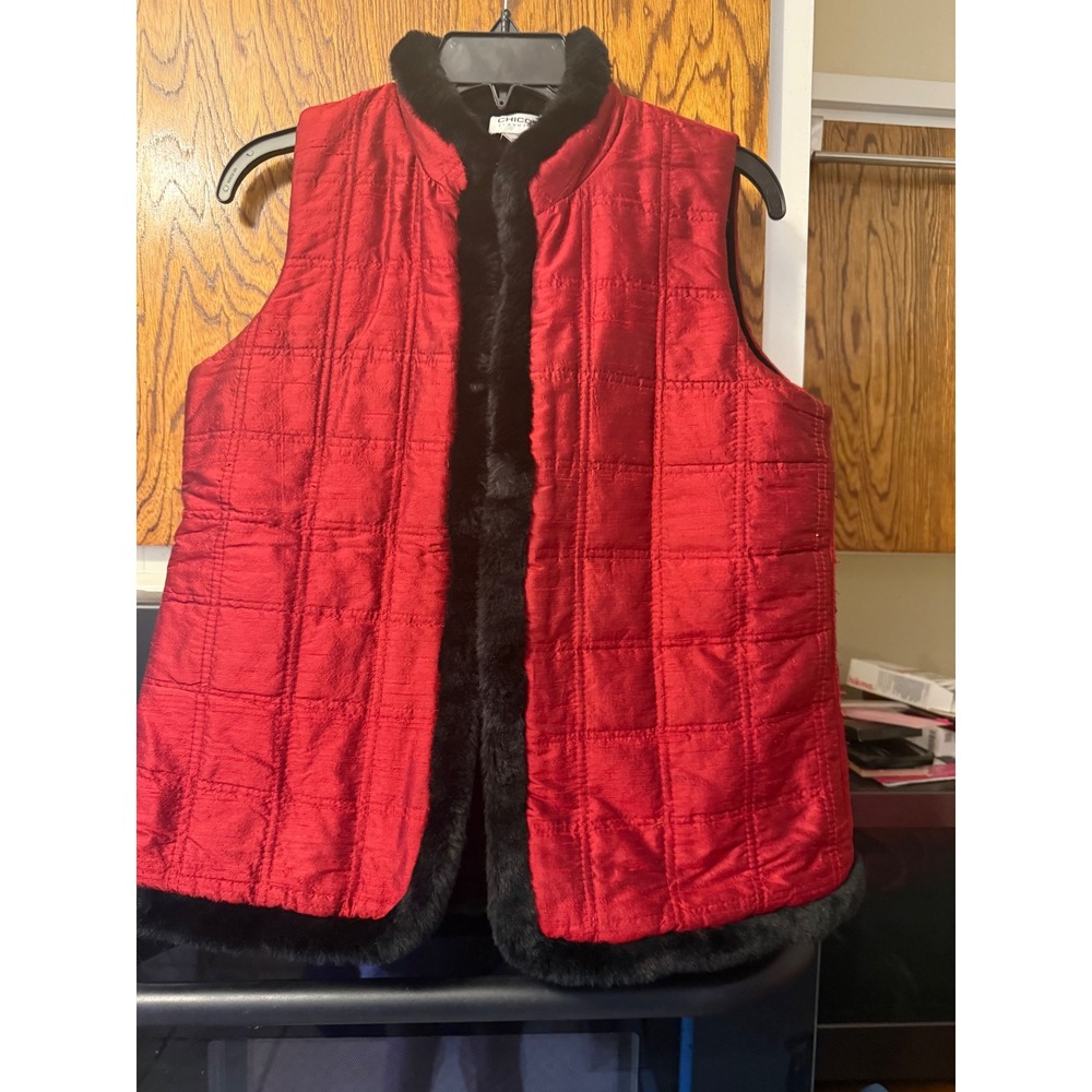 Chicos Travelers Red Quilted Silk Reversible Faux Fur Trim Vest Size 0 Small